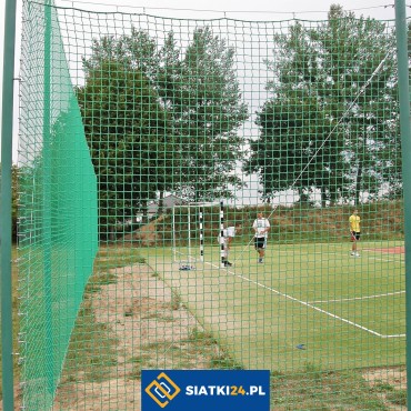   Piłkochwyt 4m - Słupy i siatka piłkochwytowa z oczkami 8x8 cm i grubością 5 mm 